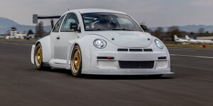 VW Beetle RSR absolviert Jungfernfahrt für 24h Nürburgring 2024