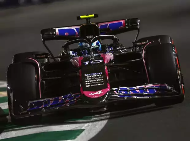 Alpine-Pilot Pierre Gasly beim Forme-1-Qualifying in Dschidda 2024 Titel-Bild zur News: Alpine-Pilot Pierre Gasly beim Forme-1-Qualifying in Dschidda 2024