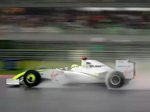 Jenson Button im Brawn BGP 001 beim Formel-1-Rennen in Malaysia 2009 Titel-Bild zur News: Jenson Button im Brawn BGP 001 beim Formel-1-Rennen in Malaysia 2009