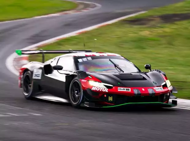 Der Frikadelli-Ferrari bei den Einstellfahrten am Freitag vor dem NLS-Auftakt Titel-Bild zur News: Der Frikadelli-Ferrari bei den Einstellfahrten am Freitag vor dem NLS-Auftakt