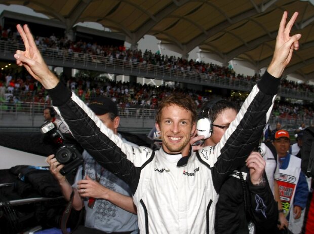 Jenson Button bejubelt den Sieg beim Formel-1-Rennen in Malaysia 2009