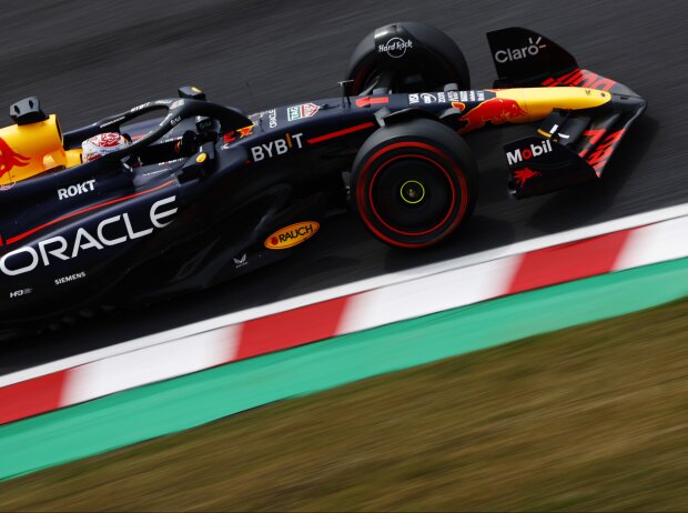 Titel-Bild zur News: Max Verstappen (Red Bull RB20) beim Training zum Formel-1-Rennen in Japan 2024