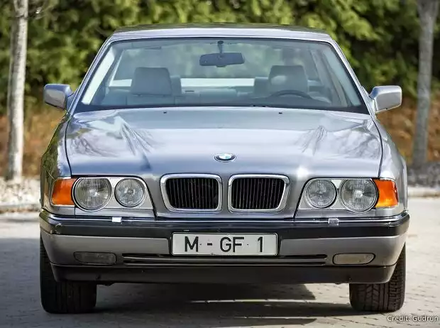BMW 750iL V16 Goldfisch (1990) Titel-Bild zur News: BMW 750iL V16 Goldfisch (1990)