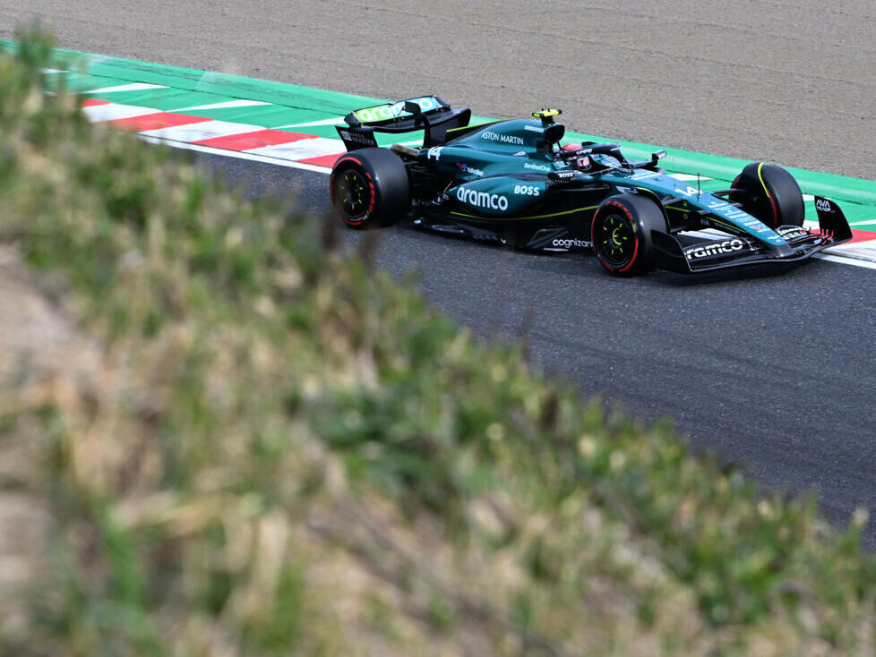 Fernando Alonso (Aston Martin AMR24) beim Formel-1-Qualifying in Japan 2024