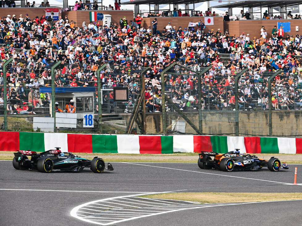 Oscar Piastri (McLaren MCL38) vor George Russell (Mercedes W15) beim Formel-1-Rennen in Japan 2024