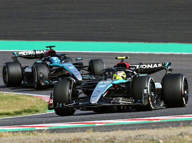Titel-Bild zur News: Lewis Hamilton vor Mercedes-Teamkollege George Russell beim Formel-1-Rennen in Japan 2024