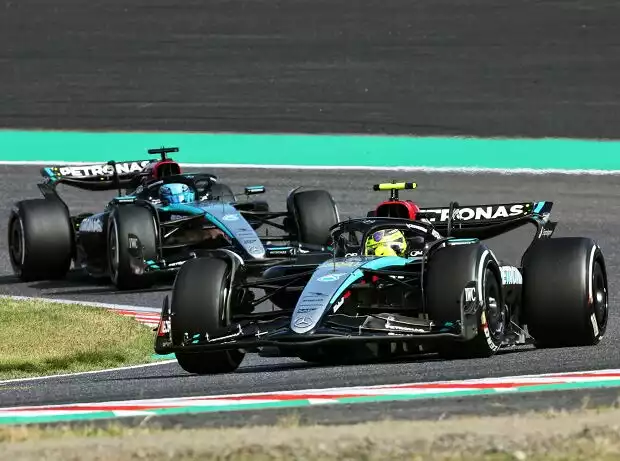 Lewis Hamilton vor Mercedes-Teamkollege George Russell beim Formel-1-Rennen in Japan 2024 Titel-Bild zur News: Lewis Hamilton vor Mercedes-Teamkollege George Russell beim Formel-1-Rennen in Japan 2024
