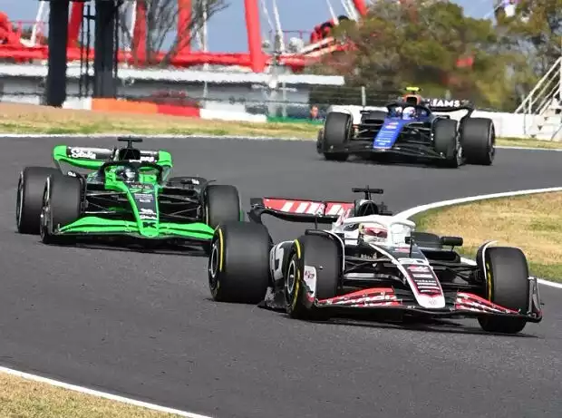 Kein Vorbeikommen: Magnussen hielt Bottas in Schach Titel-Bild zur News: Kein Vorbeikommen: Magnussen hielt Bottas in Schach
