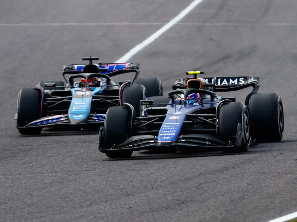 Logan Sargeant (Williams) vor Esteban Ocon (Alpine) beim Formel-1-Rennen in Japan 2024