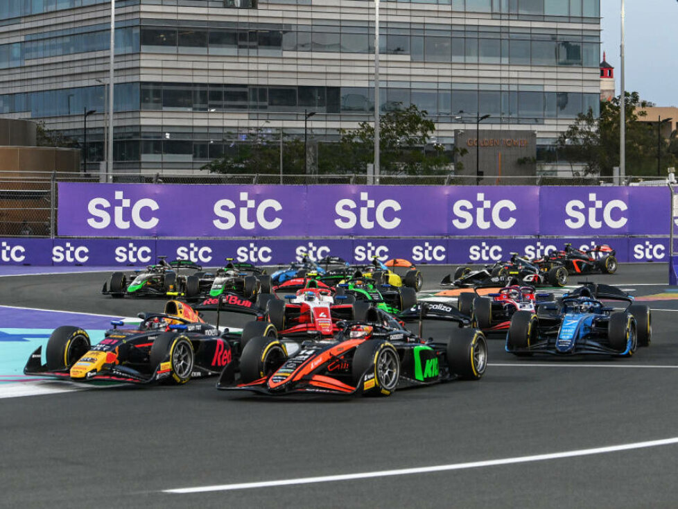 Start zum Formel-2-Rennen in Dschidda 2024