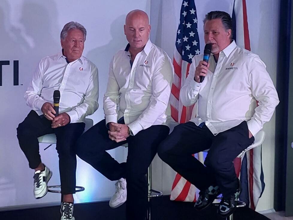 Mario Andretti, Dan Towriss und Michael Andretti bei der Eröffnung in Silverstone