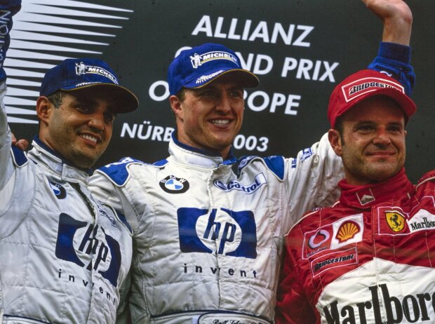 Ralf Schumacher, Juan Pablo Montoya und Rubens Barrichello jubeln zusammen auf dem Formel-1-Podium