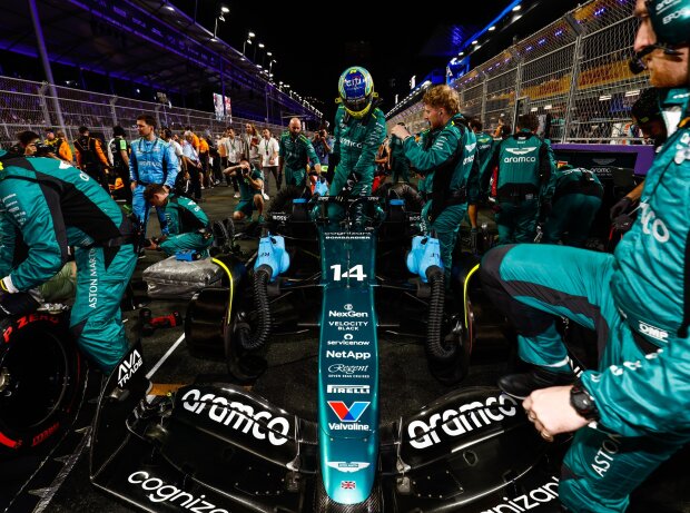 Titel-Bild zur News: Fernando Alonso setzt weiterhin auf Aston Martin