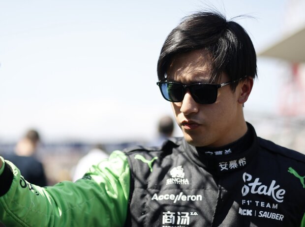 Titel-Bild zur News: Guanyu Zhou (Sauber) vor dem Formel-1-Rennen in Japan 2024