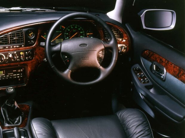 Cockpit des Ford Scorpio II (1994-1998)