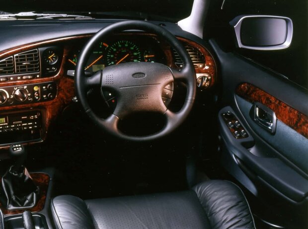 Cockpit des Ford Scorpio II (1994-1998) Cockpit des Ford Scorpio II (1994-1998)