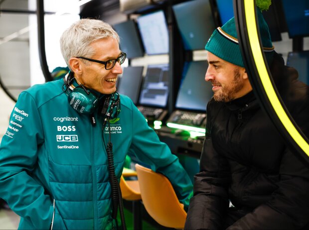 Titel-Bild zur News: Aston-Martin-Teamchef Mike Krack und Fernando Alonso