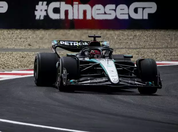 George Russell (Mercedes W15) beim Formel-1-Rennen in China 2024 Titel-Bild zur News: George Russell (Mercedes W15) beim Formel-1-Rennen in China 2024