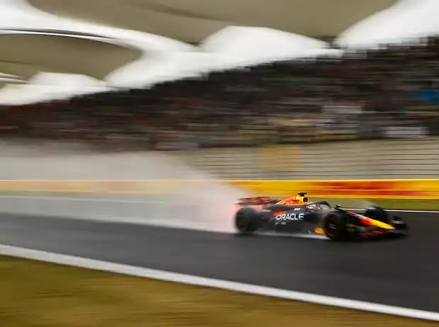 Max Verstappen im Red Bull RB20 beim Sprint-Qualifying der Formel 1 in Schanghai 2024 Titel-Bild zur News: Max Verstappen im Red Bull RB20 beim Sprint-Qualifying der Formel 1 in Schanghai 2024