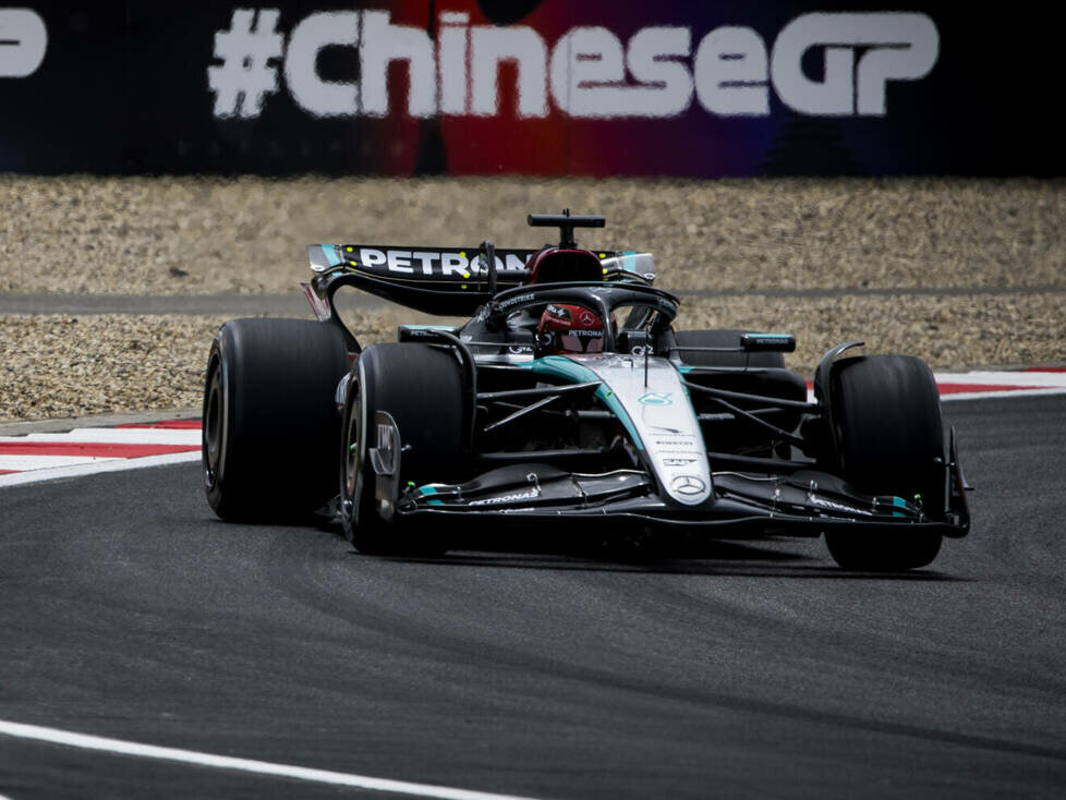 George Russell (Mercedes W15) beim Formel-1-Rennen in China 2024