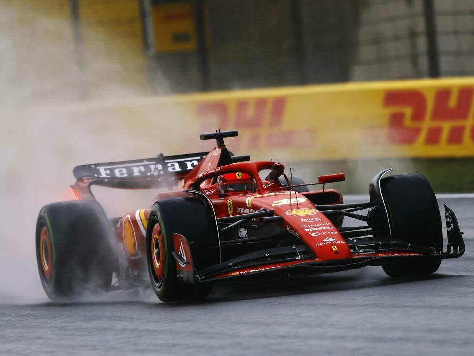 Charles Leclerc landete nach Dreher im Regen in der Bande