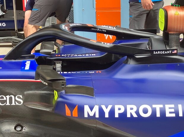 Cockpitschutz Halo am Williams FW46 beim Formel-1-Rennen in China 2024 Cockpitschutz Halo am Williams FW46 beim Formel-1-Rennen in China 2024