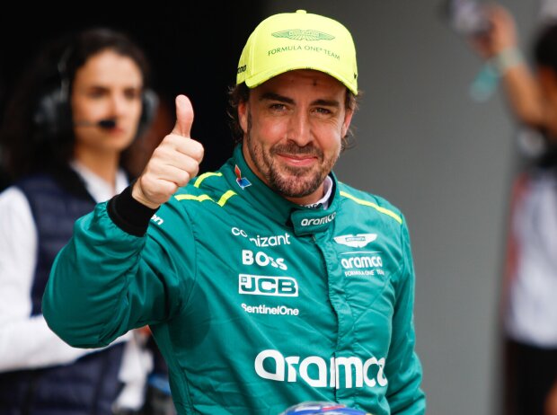 Titel-Bild zur News: Fernando Alonso (Aston Martin) nach dem Formel-1-Qualifying in China 2024