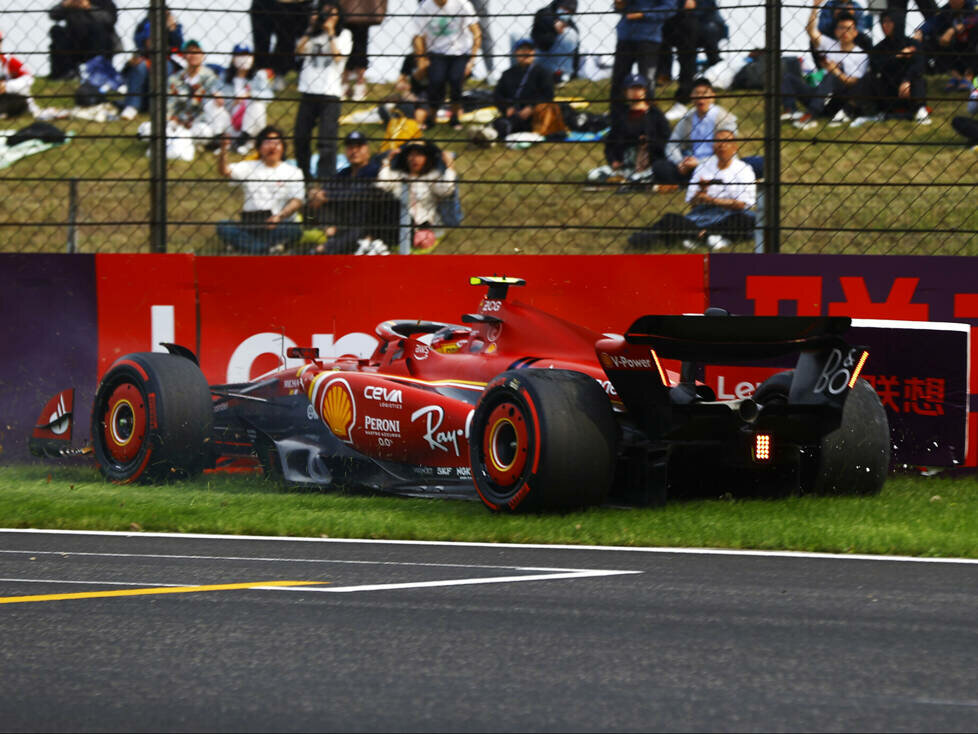 Carlos Sainz (Ferrari SF-24) verunfallt im Qualifying zum Formel-1-Rennen in China 2024