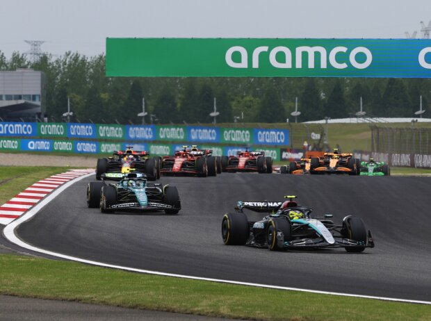 Der Start lief gut für Hamilton, der zunächst vor Alonso in Führung ging Der Start lief gut für Hamilton, der zunächst vor Alonso in Führung ging