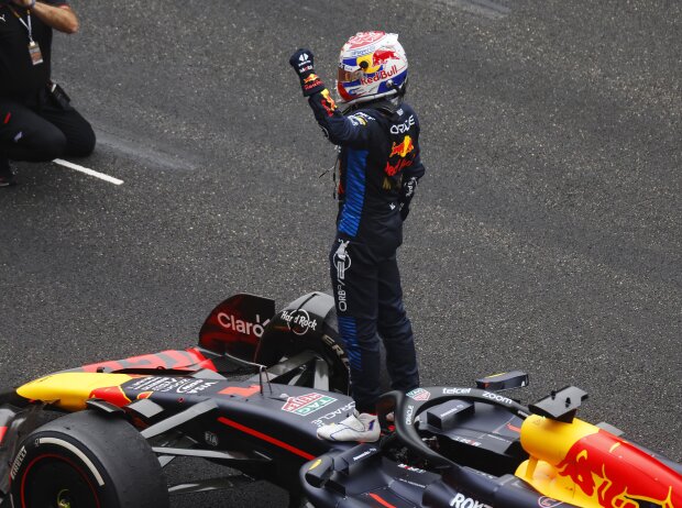 Titel-Bild zur News: Max Verstappen (Red Bull RB20) siegt beim Formel-1-Rennen in China 2024