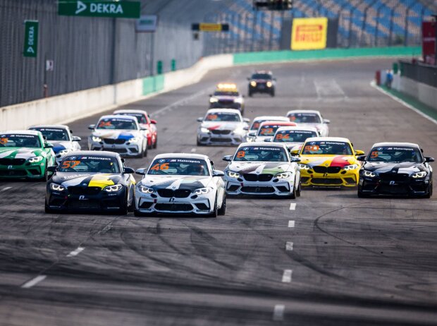 Der BMW-M2-Cup wird 2024 mit privaten Teams fortgesetzt Der BMW-M2-Cup wird 2024 mit privaten Teams fortgesetzt