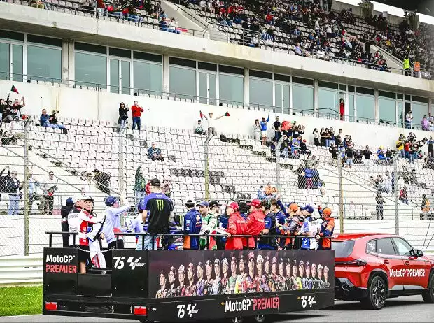 Fahrerparade in Portimao Titel-Bild zur News: Fahrerparade in Portimao