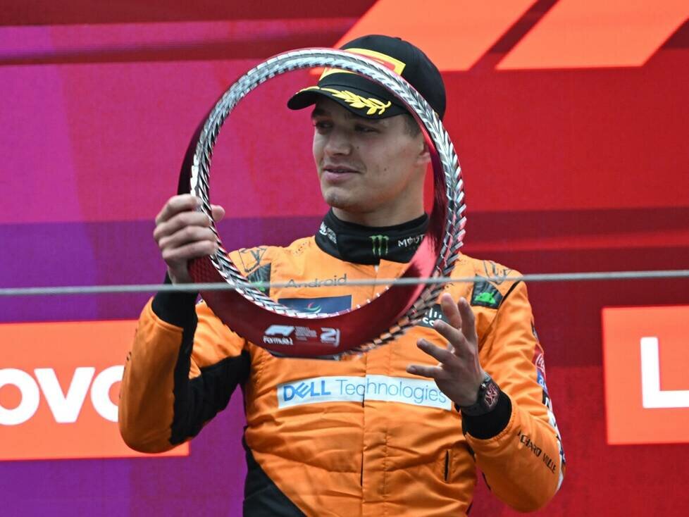 Freude auf dem Podium: Lando Norris bei der Siegerehrung