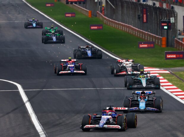 Titel-Bild zur News: Daniel Ricciardo, Esteban Ocon, Lewis Hamilton