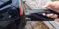 Ladeanschluss eines Tesla