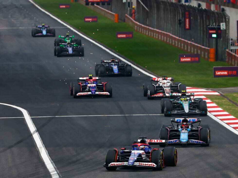 Daniel Ricciardo, Esteban Ocon, Lewis Hamilton