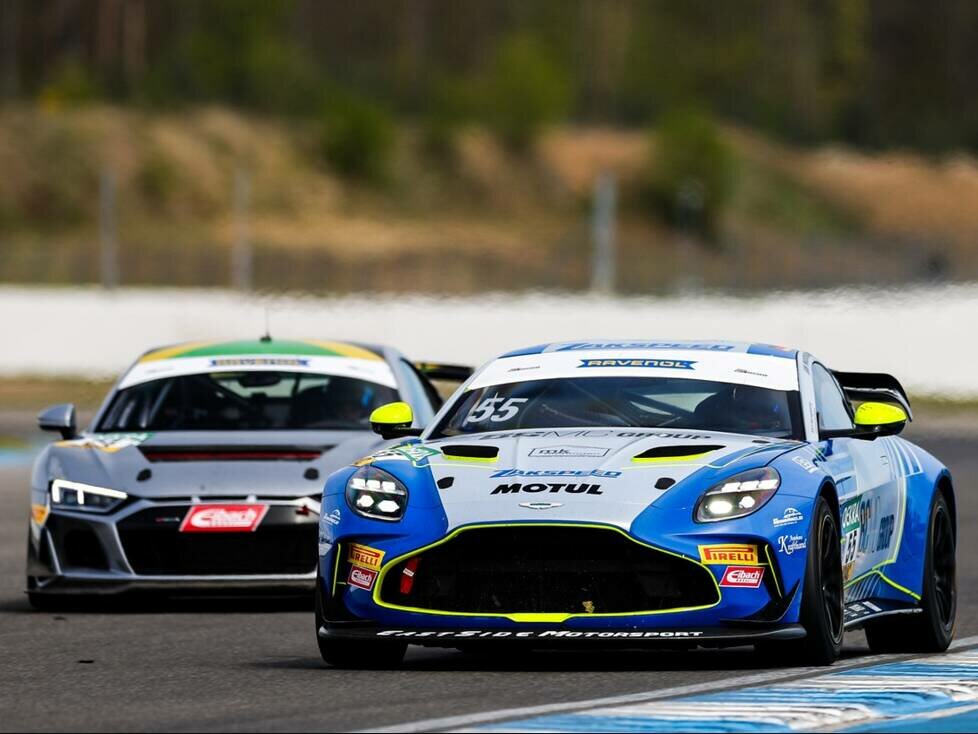Ganz vorne: Der neue Aston Martin Vantage GT4 vor dem Audi R8 LMS GT4