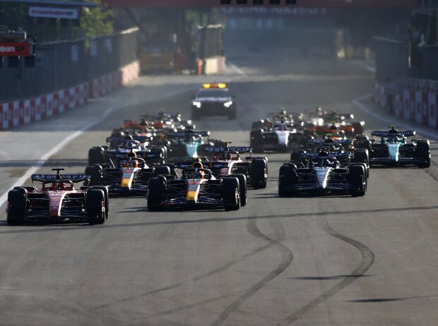 Titel-Bild zur News: Start zum Formel-1-Sprintrennen in Baku 2023