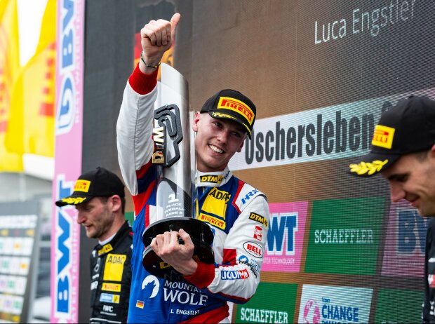 Titel-Bild zur News: Luca Engstler feiert seinen ersten DTM-Sieg