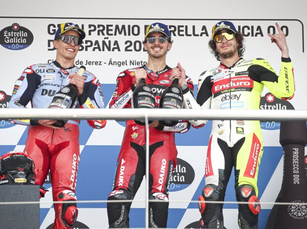 Podim: 1. Francesco Bagnaia, 2. Marc Marquez, 3. Marco Bezzecchi