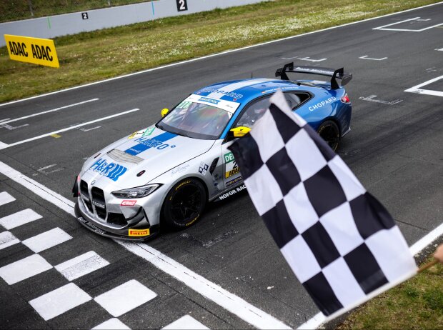 Titel-Bild zur News: Der siegreiche BMW M4 GT4 von Hofor Racing by Bonk Motorsport