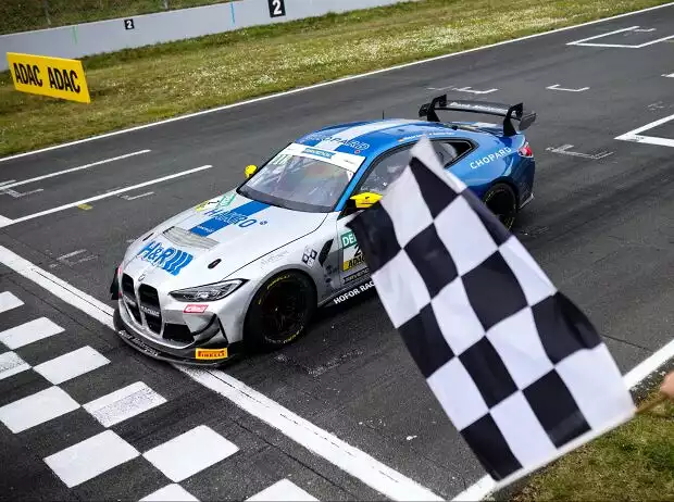 Der siegreiche BMW M4 GT4 von Hofor Racing by Bonk Motorsport Titel-Bild zur News: Der siegreiche BMW M4 GT4 von Hofor Racing by Bonk Motorsport