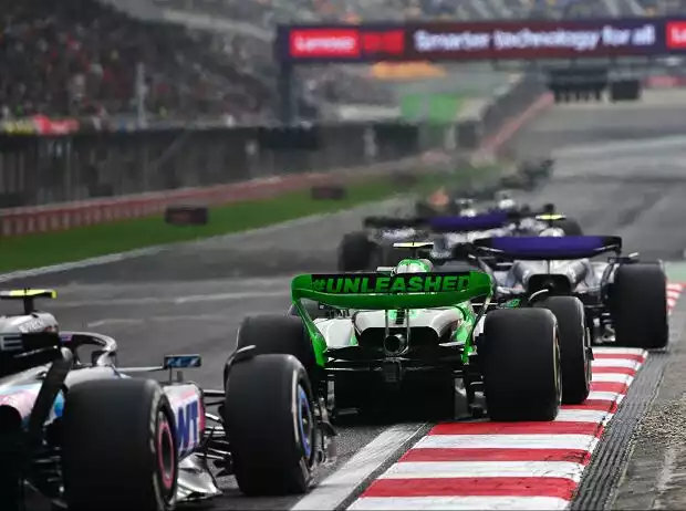 Guanyu Zhou (Sauber) beim Formel-1-Rennen in China 2024 Titel-Bild zur News: Guanyu Zhou (Sauber) beim Formel-1-Rennen in China 2024