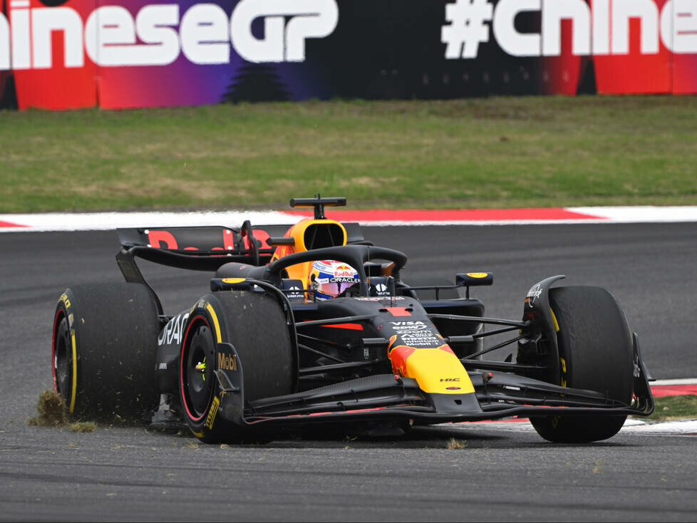 Max Verstappen (Red Bull RB20) beim Formel-1-Rennen in China 2024