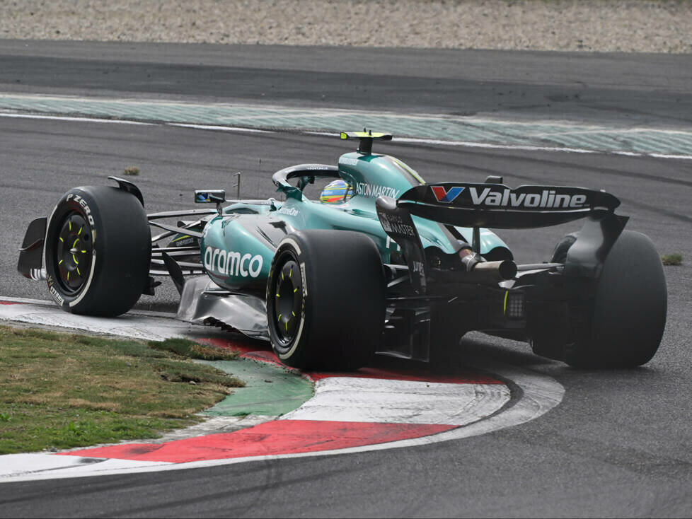 Fernando Alonso (Aston Martin AMR24) beim Formel-1-Rennen in Schanghai 2024