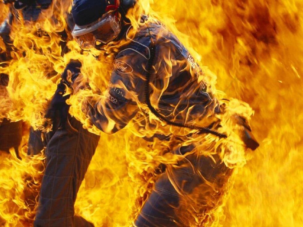 Benetton-Mechaniker im Boxenfeuer von Jos Verstappen in Hockenheim 1994