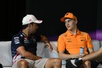 Sergio Perez (Red Bull) und Oscar Piastri (McLaren) 