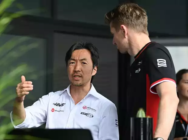 Ayao Komatsu und Nico Hülkenberg (Haas) Titel-Bild zur News: Ayao Komatsu und Nico Hülkenberg (Haas)