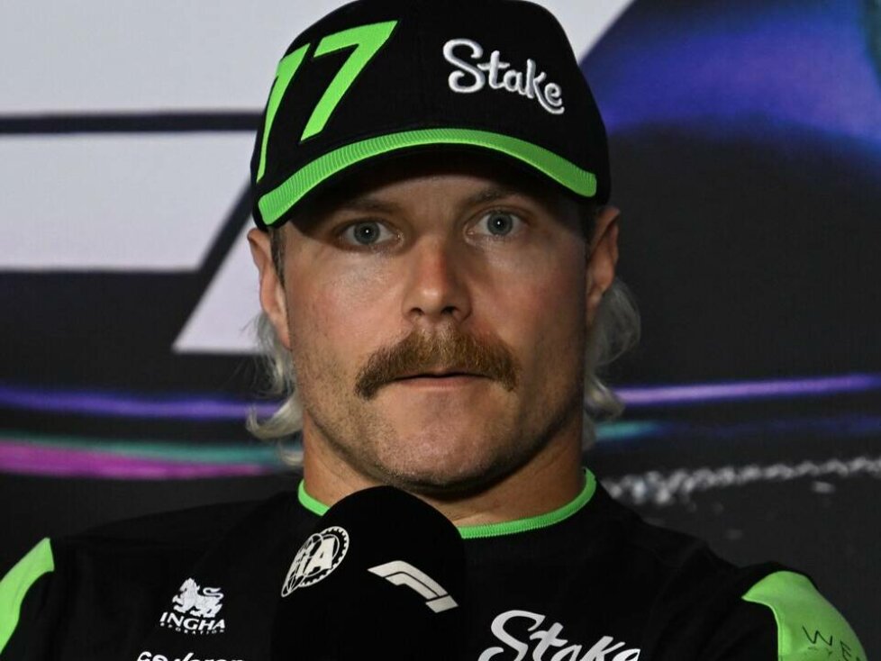 Valtteri Bottas in der Formel-1-Pressekonferenz vor dem Miami-Grand-Prix 2024