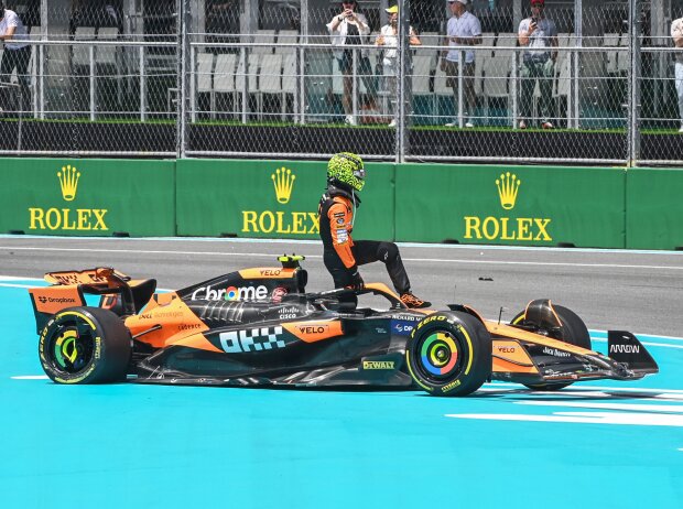 Titel-Bild zur News: Lando Norris (McLaren MCL38) scheidet am Start zum Formel-1-Sprint in Miami 2024 aus